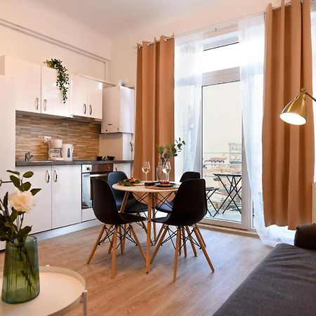Cozy 1Br Escape - Apartment With Charming Balcony Near Universitate Bukareszt Zewnętrze zdjęcie