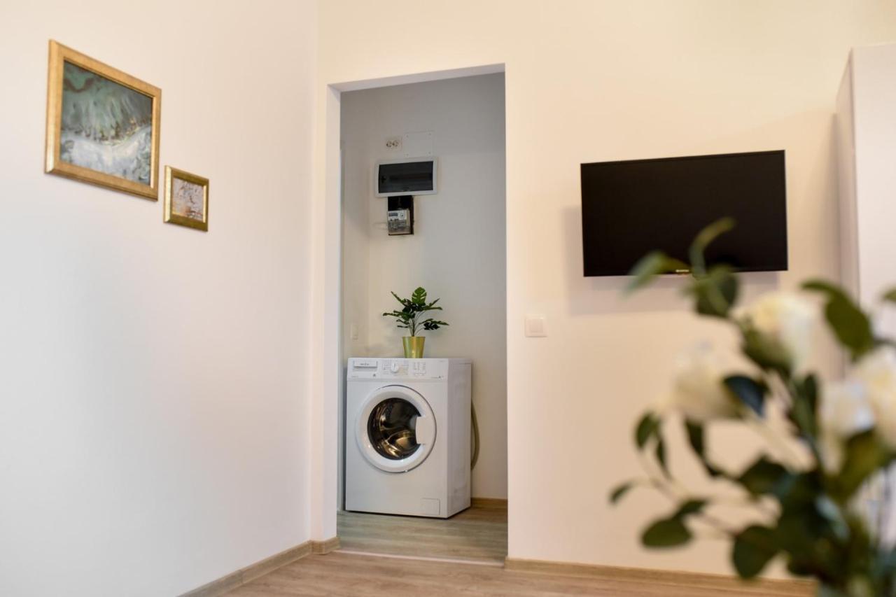 Cozy 1Br Escape - Apartment With Charming Balcony Near Universitate Bukareszt Zewnętrze zdjęcie