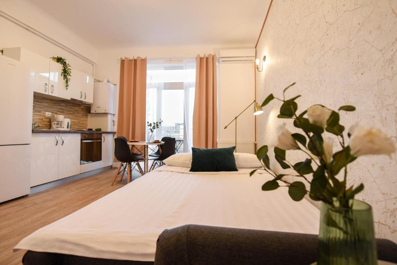 Cozy 1Br Escape - Apartment With Charming Balcony Near Universitate Bukareszt Zewnętrze zdjęcie