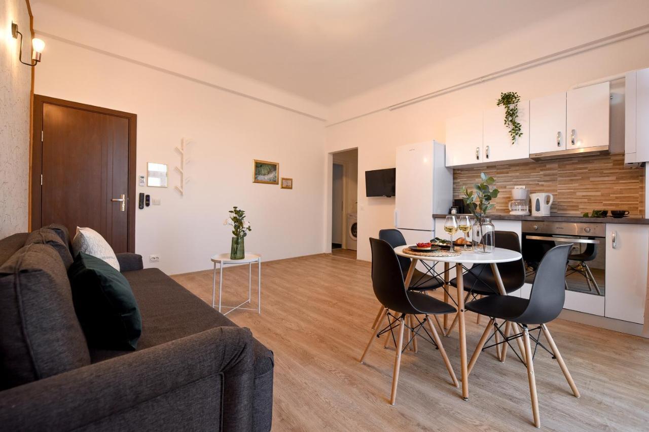 Cozy 1Br Escape - Apartment With Charming Balcony Near Universitate Bukareszt Zewnętrze zdjęcie
