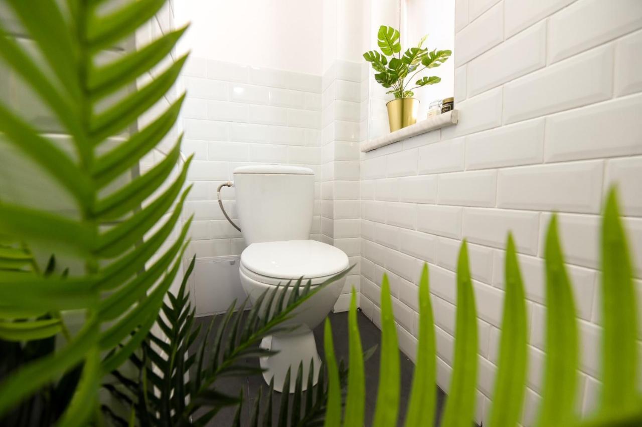 Cozy 1Br Escape - Apartment With Charming Balcony Near Universitate Bukareszt Zewnętrze zdjęcie