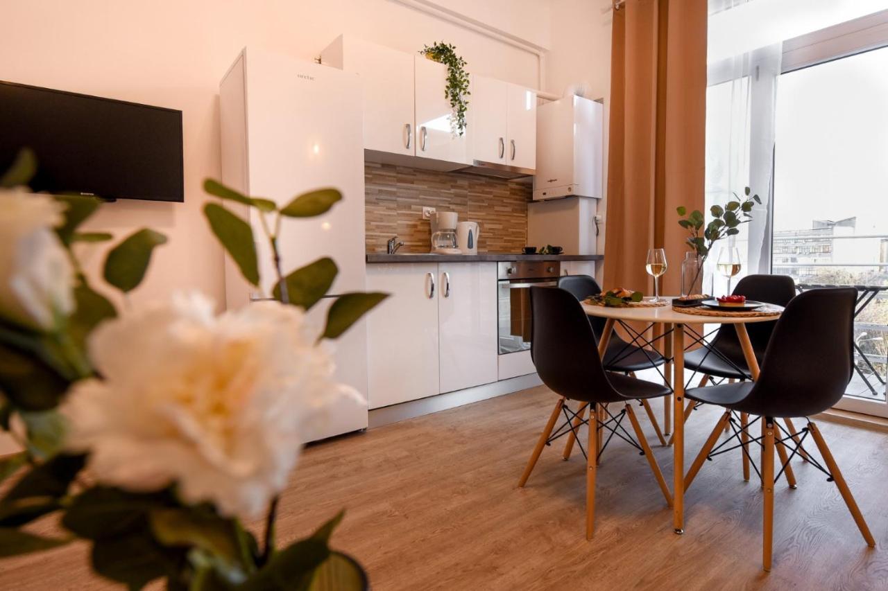 Cozy 1Br Escape - Apartment With Charming Balcony Near Universitate Bukareszt Zewnętrze zdjęcie